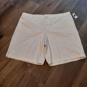 New with tags boyfriend rollup khaki shorts